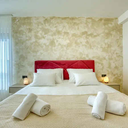 Elena Vila